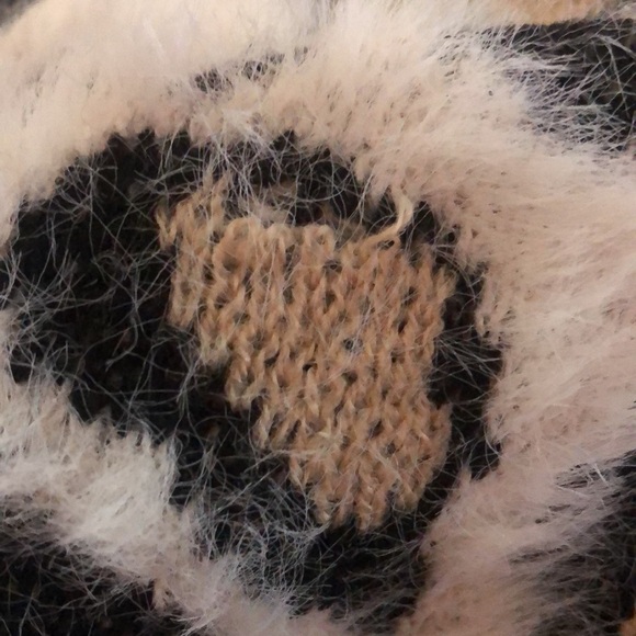 Hayden Los Angeles Animal Print Leopard Fuzzy Eyelash Relaxed Sweater - Picture 6 of 10